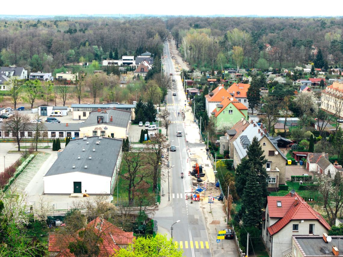 aktualność: Strzelców Bytomskich: tam powstaje ścieżka rowerowa. Od połowy tego tygodnia krótsze wahadło